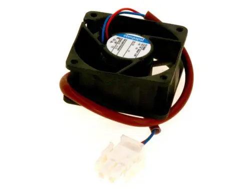 BOSCH Sekundärlüfter in quadratischer Form mit elektrischem Anschluss. Die Kabel sind in Rot und Blau gehalten, der Lüfter ist aus schwarzem Kunststoff gefertigt.